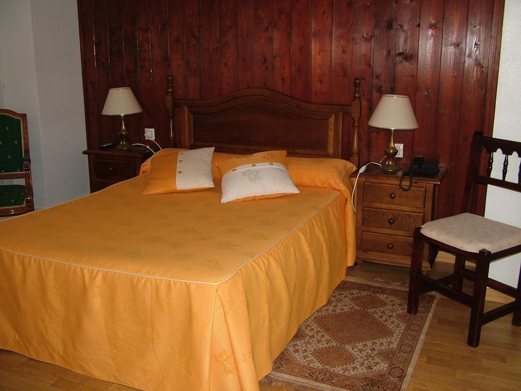 Hostal El Botero Cuzcurrita-Rio Tiron Exterior photo